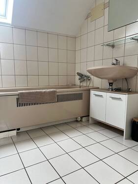älteres Badezimmer OG - 