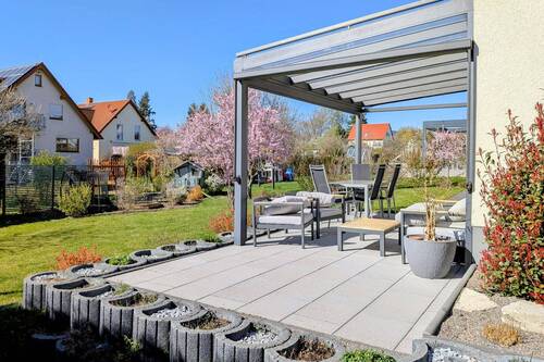 Große Terrasse mit Gartenblick - Einfamilienhaus mit 109,00 m&sup2; in Dresden zum Kaufen