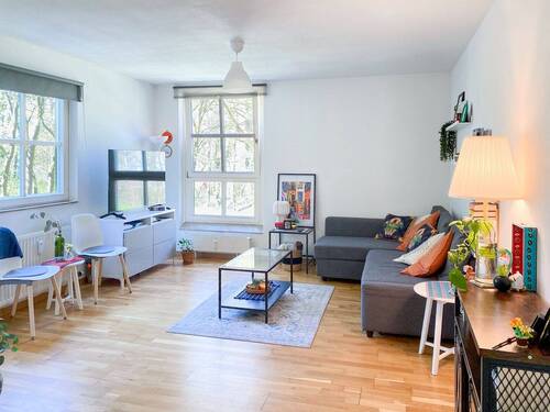 Wohnzimmer - AIGNER - Bezugsfrei: Gepflegte 2-Zimmer-Wohnung im Herzen von Nymphenburg!