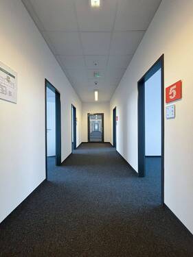 Flur - 7 Zimmer Büro in Berlin