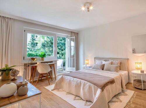 Schlafzimmer mit Gartenblick - Bezugsfreie, frisch sanierte 2-Zimmer-Wohnung mit 2 Balkonen am Eilbekkanal