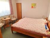 Schlafzimmer I in EG mit... - 