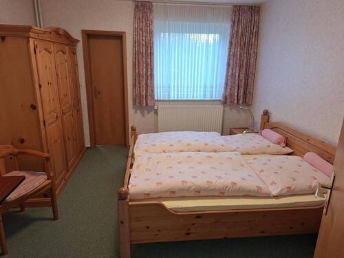 Schlafzimmer II im EG mit... - 