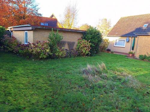 großer Garten mit Potenzial - 