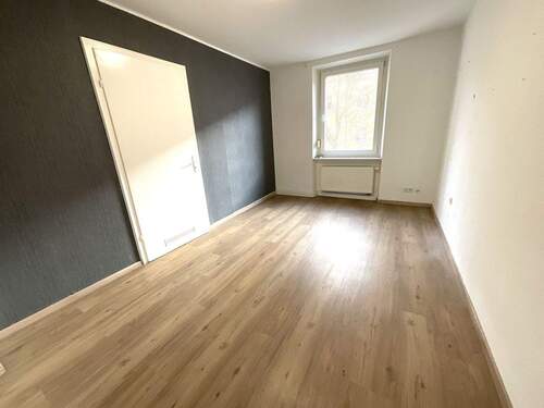 Wohnzimmer - 3 Zimmer Etagenwohnung zur Miete in Nürnberg