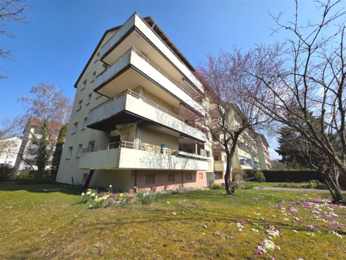 Hausansicht - große Wohnung in beliebter Lage.