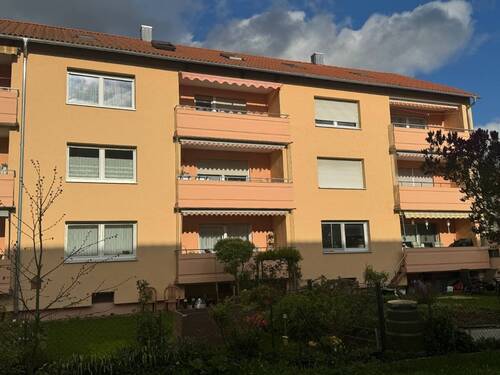 Bild... - Helle und schöne 3 Zimmer Wohnung mit Garage,Balkon, Garten im 2.OG zu vermieten. Rügländer Viertel