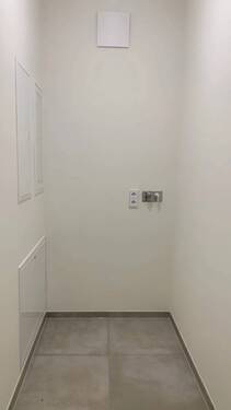 f09b617b-37bd-4551-a0ef-01b1532ffd9a - 