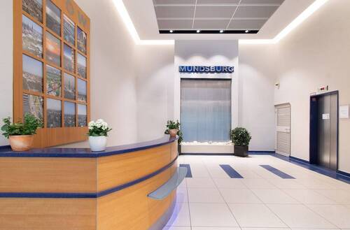 Eingangsbereich mit Portier - 