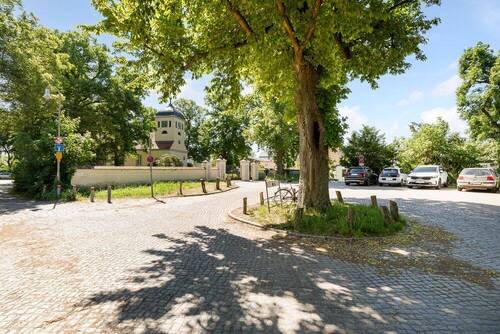 Dorfplatz- Kirche - 