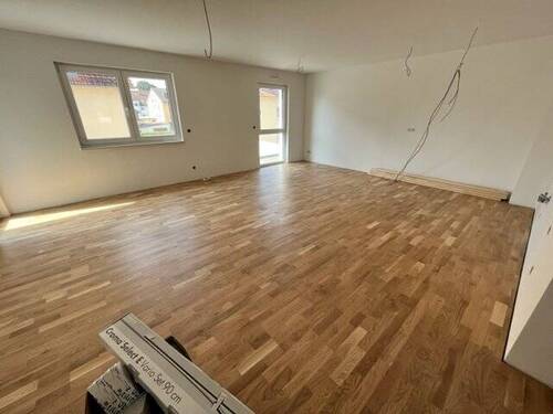 Wohn-Esszimmer - 3 Zimmer Etagenwohnung zum Kaufen in Altdorf bei Nürnberg