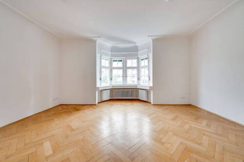 Wohnbereich - 9 Zimmer Reihenmittelhaus zum Kaufen in München