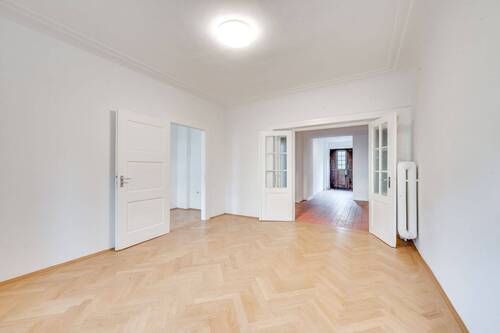 Erdgeschoss - Reihenmittelhaus mit 254,80 m&sup2; in München zum Kaufen