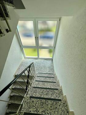 Treppenhaus.jpeg - 3 Zimmer Etagenwohnung in Lauf an der Pegnitz