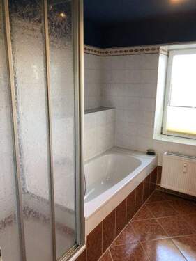 Dusche und Wanne - 