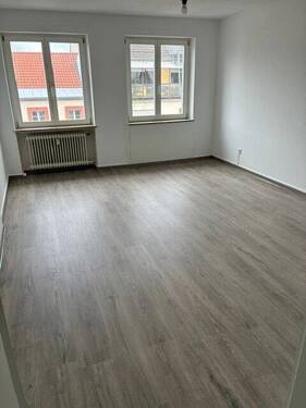 Wohnraum 2 - 3 Zimmer Etagenwohnung in Saarbrücken