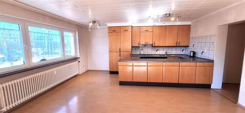 Wohnzimmer mit Küche - 4 Zimmer Etagenwohnung in Mannheim