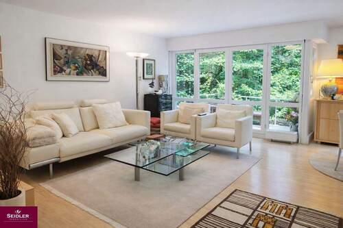 Blick in den offenen Wohn- Essbereich - 2 Zimmer Etagenwohnung zum Kaufen in Freiburg