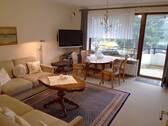 Wohnzimmer Richtung Balkon - 2 Zimmer Etagenwohnung in Timmendorfer Strand