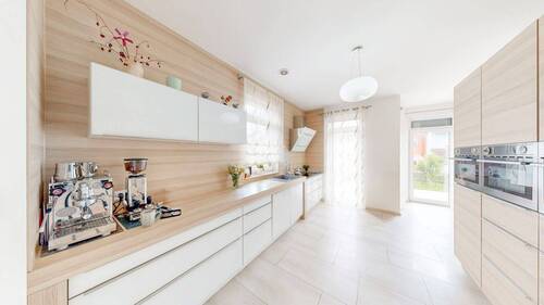 Moderne Küche inkl. Einbaugeräten im Kaufpreis inbegriffen - 5 Zimmer Einfamilienhaus in Kist