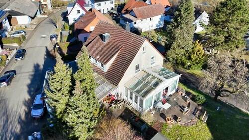 Ansicht NordWesten - Zwei Wohneinheiten, flexible Nutzungsmöglichkeiten und familienfreundlicher Garten!