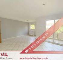 Trier-Heiligkreuz: Stadtnahe 3 ZKB- Wohnung mit Balkon, Einbauküche & Tiefgaragenplatz - einfach einziehen & wohlfühlen!