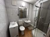 Bad mit Dusche - 