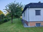 links um das Haus - 