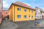 Außenansicht - ZWEIFAMILIENHAUS MIT AUSBAUPOTENZIAL IN KEMNATH