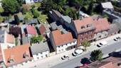 Luftbild vorne - Wohn- und Geschäftshaus mit 3 Wohneinheiten, 122 m² Gewerbefläche und zusätzlichem Baugrundstück