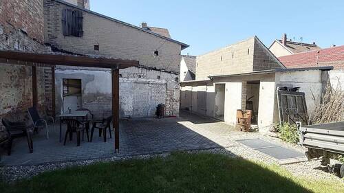 hinter der Gewerbefläche - Mehrfamilienhaus, Wohnhaus in Luckenwalde zum Kaufen