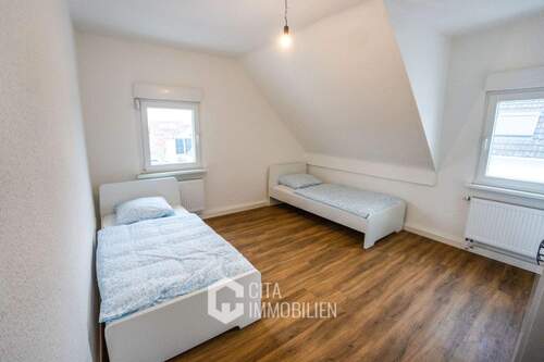 Schlafzimmer - 1 Zimmer Mehrfamilienhaus, Wohnhaus zum Kaufen in Hochheim am Main