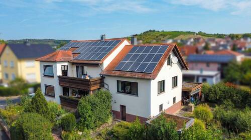 AI_Rückansicht_RcAJcH - 9 Zimmer Mehrfamilienhaus, Wohnhaus in Erlenbach bei Marktheidenfeld