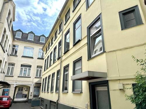 Hausansicht - Ruhig gelegene City-Altbauwohnung