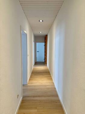 Flur - 2 Zimmer Etagenwohnung zur Miete in Wiesbaden