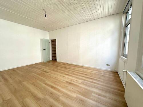 Wohnzimmer Ansicht 2 - Etagenwohnung mit 69,00 m&sup2; in Wiesbaden zur Miete