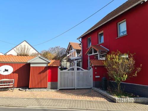Hausansicht - Top-Gelegenheit! Renoviertes Einfamilienhaus mit schönem Grundstück in Hargesheim zu verkaufen