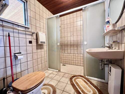 BAD IM ERDGESCHOSS - 