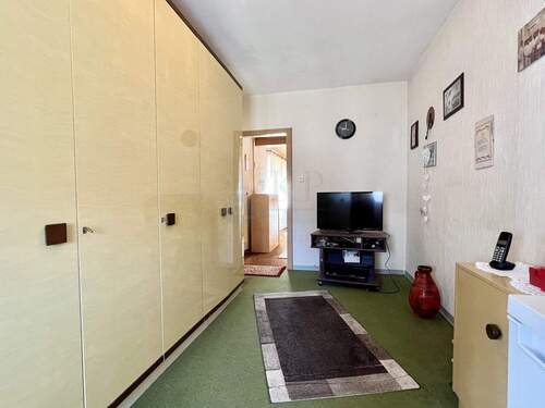 ANKLEIDE IM OBERGESCHOSS - 