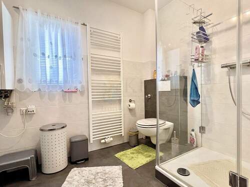 BAD IM OBERGESCHOSS - 