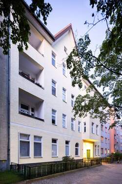 Fassade - 2 Zimmer Etagenwohnung zum Kaufen in Berlin