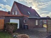 Rückseite mit Carport und Garage - 5 Zimmer Einfamilienhaus zum Kaufen in Wangerland