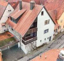 Charmantes Zweifamilienhaus in idyllischer Mainnähe von Winterhausen