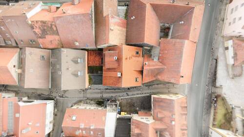 Vogelperspektive - 6 Zimmer Mehrfamilienhaus, Wohnhaus in Winterhausen