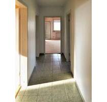 Lichtdurchflutete gemütliche 3-ZKB-Wohnung mit Loggia (11. OG) in Kassel-Niederzwehren.