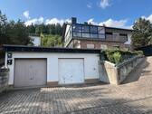Haus 1 Vorderansicht mit Garagen - 1 Zimmer Mehrfamilienhaus, Wohnhaus zum Kaufen in Hochstetten-Dhaun