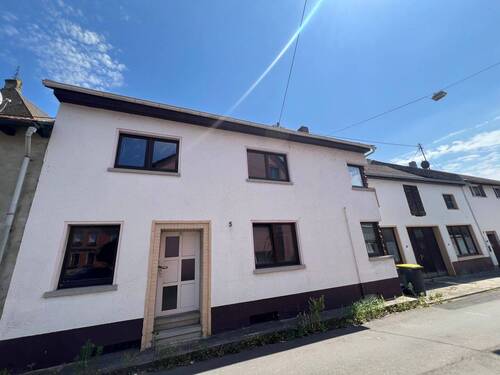 Hausansicht mit Nebengebäude - 5 Zimmer Einfamilienhaus zum Kaufen in Bad Sobernheim