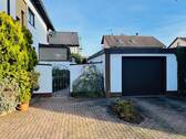 Garage + Stellplatz.jpg - 7 Zimmer Einfamilienhaus in Waghäusel