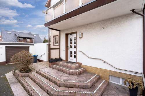 Eingangsbereich Außen - 5 Zimmer Einfamilienhaus zum Kaufen in Gütersloh