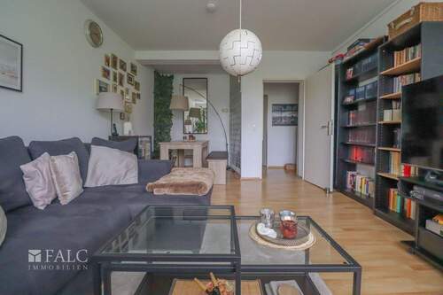 Wohnzimmer - 3 Zimmer Etagenwohnung zum Kaufen in Köln